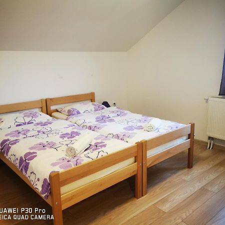 Vila Julija - Apartment & Rooms Оточац Экстерьер фото
