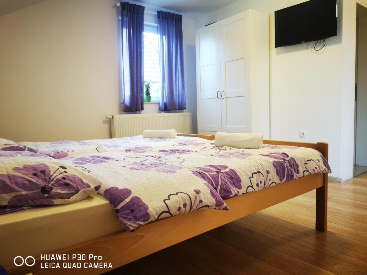 Vila Julija - Apartment & Rooms Оточац Экстерьер фото