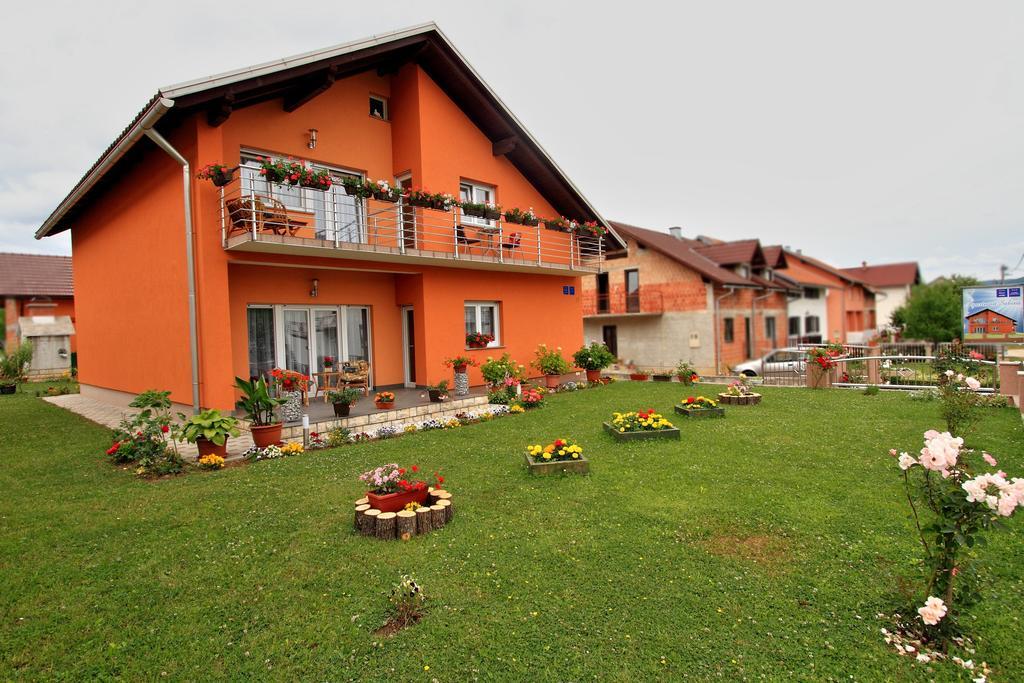 Vila Julija - Apartment & Rooms Оточац Экстерьер фото
