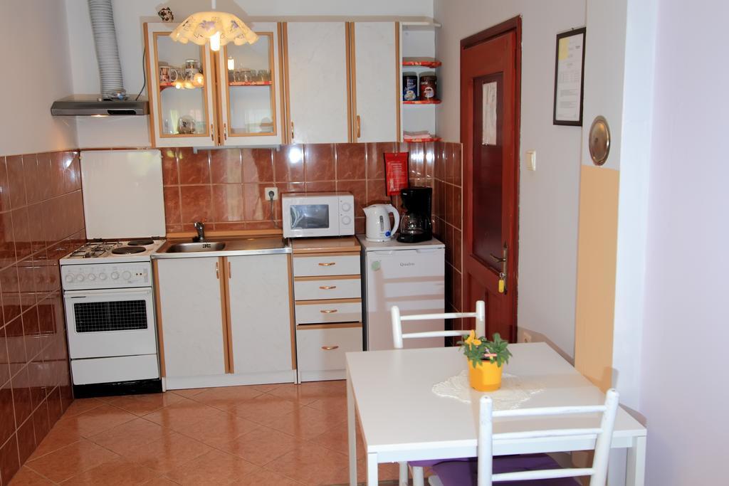 Vila Julija - Apartment & Rooms Оточац Экстерьер фото