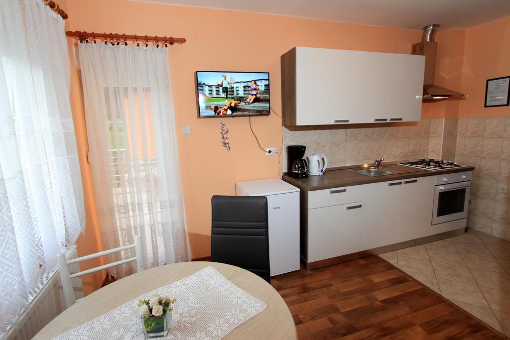 Vila Julija - Apartment & Rooms Оточац Экстерьер фото